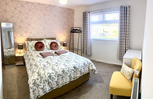 Thornaby On Tees House | Home from Home Howard’s House provides a comfy , clean home for your stay .
