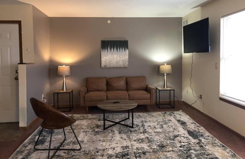 Bloomington Apartment | 2 bedroom apartment Rivian/ISU