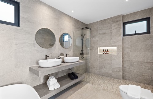 Koh Samui Villa | 5-Bedroom Beachfront Luxury Villa with Infinity Pool & Sunset Rooftop