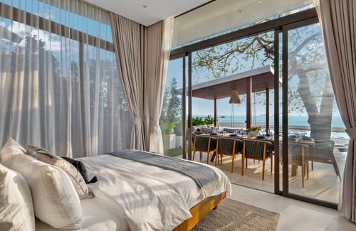 Koh Samui Villa | 5-Bedroom Beachfront Luxury Villa with Infinity Pool & Sunset Rooftop