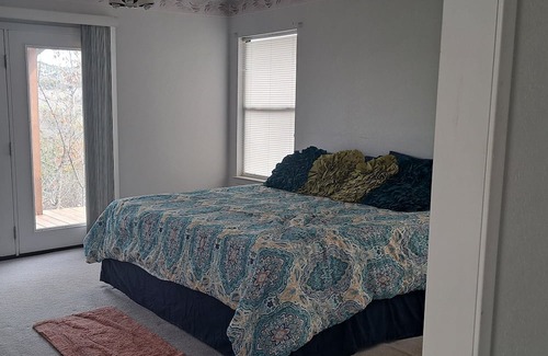 Comfort House | Views Views Views! Spacious & Close to The Fun!
