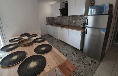 Carcans Plage House | Holiday Home 'Maison Carcans À 100m De La Plage' with Private Terrace, Private Garden and Wi-Fi