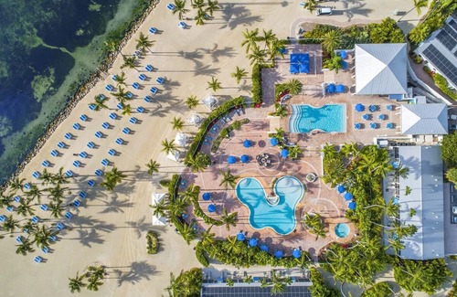 Islamorada House | Have Fun at this Beachfront Paradise with Outdoor Pools, Free Parking!