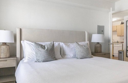 Biggs Field Apartment | Modern Apartment in Prime Location (ID1266X956)
