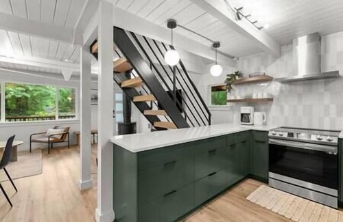 Ariel House | Elk Cabin near Lake Merwin + Hot Tub