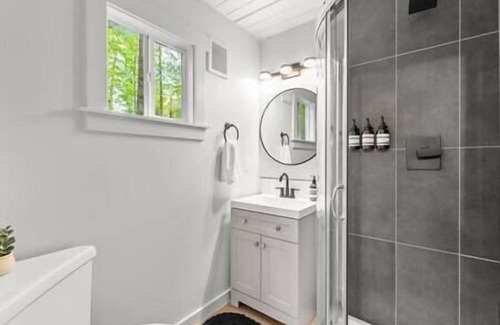 Ariel House | Elk Cabin near Lake Merwin + Hot Tub