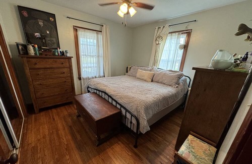 Mount Carmel House | 2024 Solar Eclipse Full Totality Location! 2 Bedroom 1 Bath Home