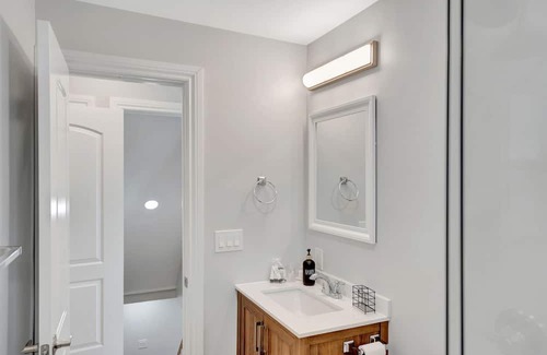 Uniondale House | Fully Renovated Family-Sized Home