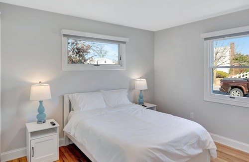 Uniondale House | Fully Renovated Family-Sized Home