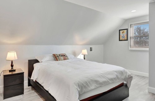Uniondale House | Fully Renovated Family-Sized Home