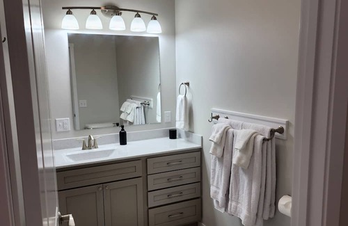 Stuart House | Modern, clean, and relaxing home suited for the family, or an intimate get away