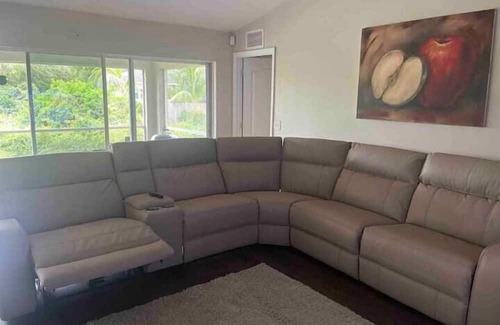 Sunshine Apartment | 4 Bedroom 838438 by Houzlet