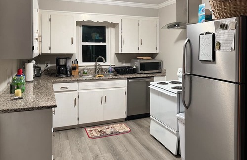 Crossnore Cottage | Dog-friendly all-season cottage with mountain views, firepit, grill, AC, & W/D