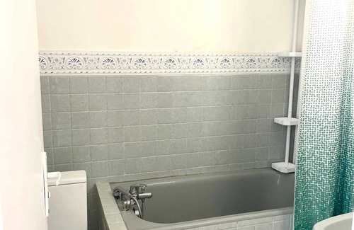 Suresnes Apartment | Homerez - Beautiful studio for 2 ppl. at Suresnes
