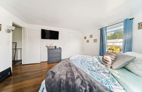 Euclid House | Euclid and Babbit Road 3 b 2 b