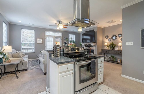 Ashley Oaks House | Furnished Three-story two car garage, end-unit townhome in Knoxville / Farragut