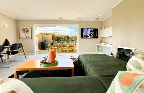 Ponsonby House | Villa in Ponsonby-Experience Classic Elegance