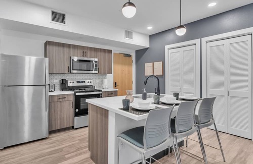 Zephyrhills West Apartment | Escape to our Vibrant 2BDR Getaway, Steps from Exquisite Wellness and Sports Amenities