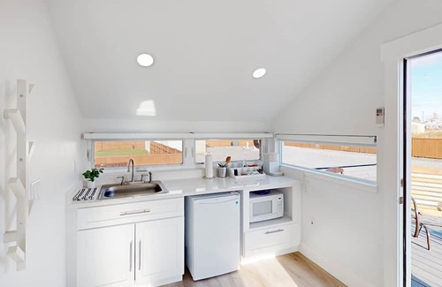 Soap Lake Apartment | Updated retreat with kitchenette, on-site laundry, private patio, & central AC