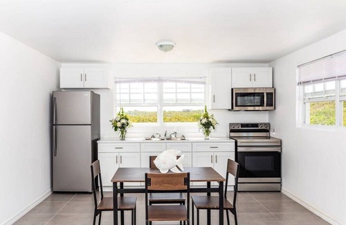 Venetian Road Settlement House | NEW Tropical Couples Retreat, Steps to the Beach