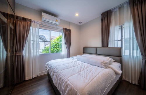 Rangsit House | Bloomsbury House Ramintra Luxury Family Big House