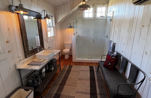 Rising Fawn Cabin | Nick's Place- cabin with pond, fireplaces, fire pit, and ping pong table!