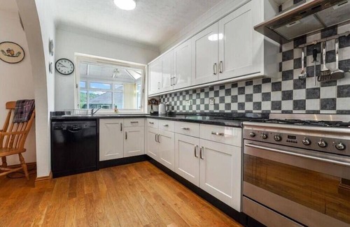 Aberaeron House | Beautifully Presented Bungalow in a peaceful location in Aberaeron, beach within easy reach
