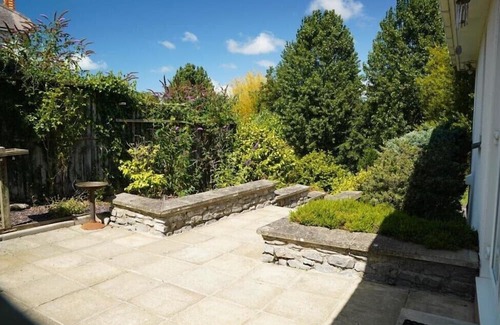 Aberaeron House | Beautifully Presented Bungalow in a peaceful location in Aberaeron, beach within easy reach