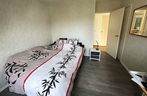 Elancourt House | Homerez - Spacious house for 8 ppl. with garden and terrace at Élancourt