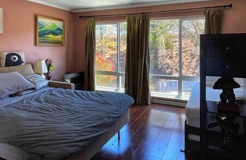 Portola House | 4br/3ba Amazing View/Luxury/Free Parking/85"TV