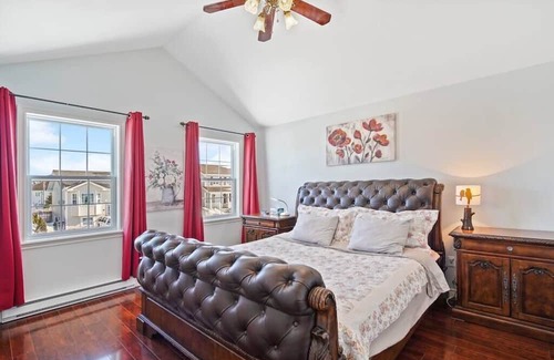 Paradise House | Peaceful Paradise -3 BDRM with beautiful Sunroom