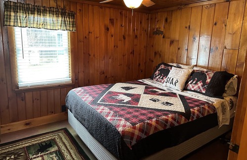 Belgrade Cottage | Black bear cottage located in desirable pinkhams cove in great pond!