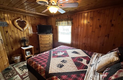 Belgrade Cottage | Black bear cottage located in desirable pinkhams cove in great pond!