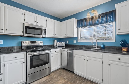 Little River Condo | Little River-3bd, 3.5ba, SLEEPS 10! Minutes to Sports Complex , Golf & Beach!