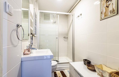 Moda Apartment | Magnificent Flat with Sea View in Kadikoy
