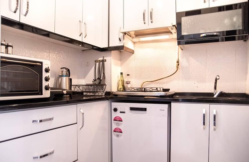 Konak Apartment | Lovely Flat in Konak with Sea View and Balcony