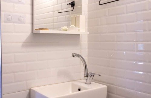 Urla Apartment | Minimalist and Rooftop Flat with Terrace in Izmir