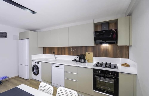 Goynuk Apartment | Modern Flat w Balcony 5 min to Beach in Kemer