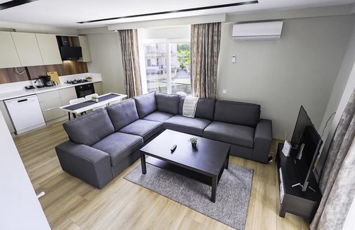 Goynuk Apartment | Modern Flat w Balcony 5 min to Beach in Kemer