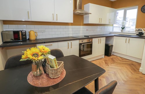 Llandudno Junction Apartment | APARTMENT 150, family friendly in Llandudno Junction