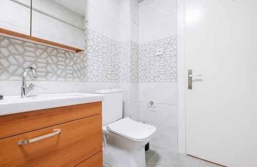 Moda Apartment | Flat w Balcony 3 min to Moda, 7 min to Bull Statue