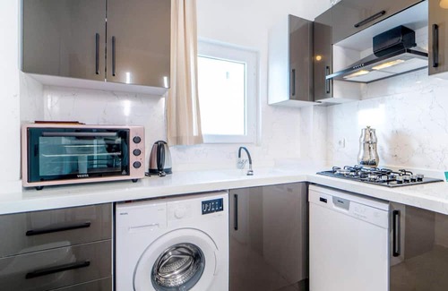 Turgutreis City Center Apartment | Vacation Flat w Balcony 3 min to Beach in Bodrum