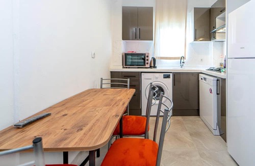 Turgutreis City Center Apartment | Charming Flat w Terrace 3 min to Beach in Bodrum