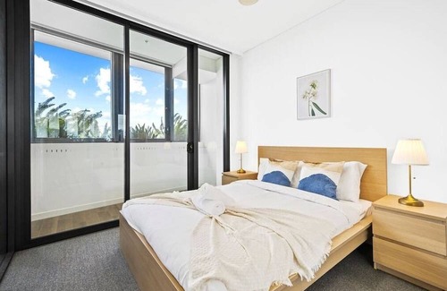 Wentworth Point Apartment | Waterfront Modern 2B2B APT@Marina square