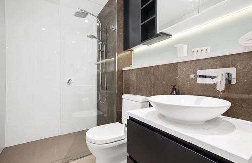 Wentworth Point Apartment | Waterfront Modern 2B2B APT@Marina square