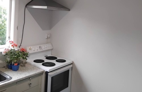 Waitarere Beach House | The Seashell - central, private, comfortable Incl bedding and linen, wifi