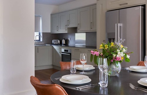 Chittlehamholt Cabin | The Mole Resort sleeps 4 guests in 2 bedrooms