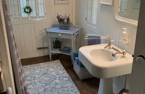 Ludington Cottage | Charming and Spacious Cottage. Beach access to beautiful Lake Michigan.