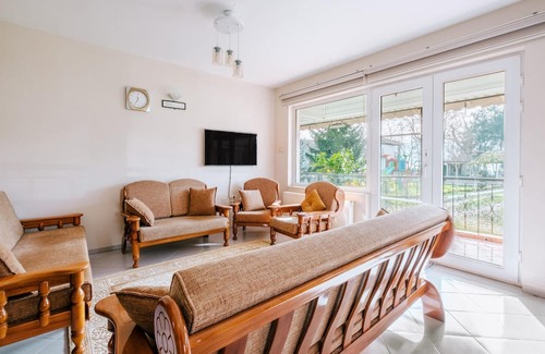 Southern Marmara House | House with Garden and Balcony in Kartepe