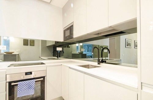 Golden Triangle of Art Apartment | 4 bedrooms 3 bathrooms furnished - Atocha - spacious